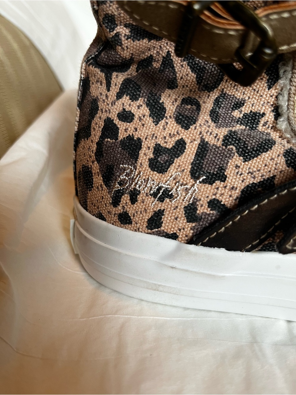 BLOWFISH~LEOPARD ANIMAL PRINT BUCKLE DETAIL SNEAKERS~ SIZE 9 - Picture 5 of 13